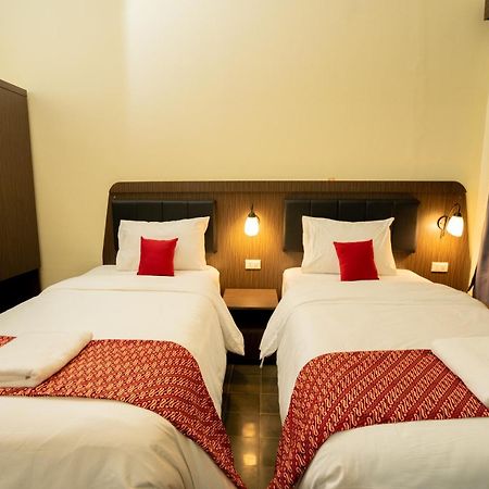 Yuwono Hotel & Villa Malioboro 日惹 外观 照片